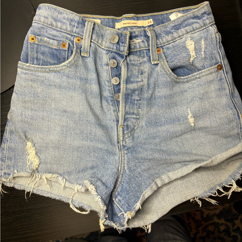 Levi’s Ribcage Short Light Wash Size 24 with Button Fly